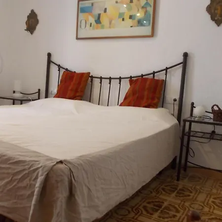 Casa De Pueblo Entero, Centro Historico De Holiday home Calig